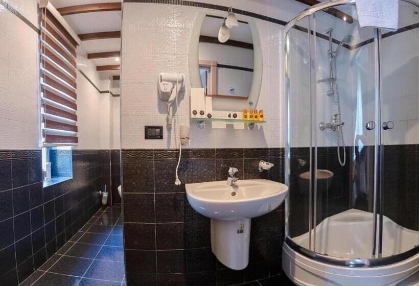 اتاق استاندارد, Corner Inn