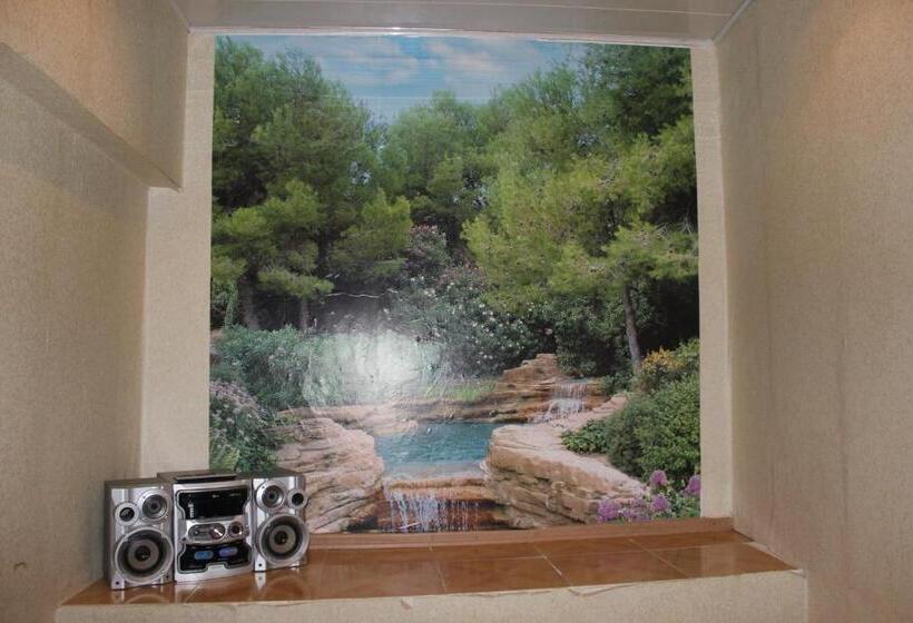 اتاق استاندارد یک نفره, Corner Inn