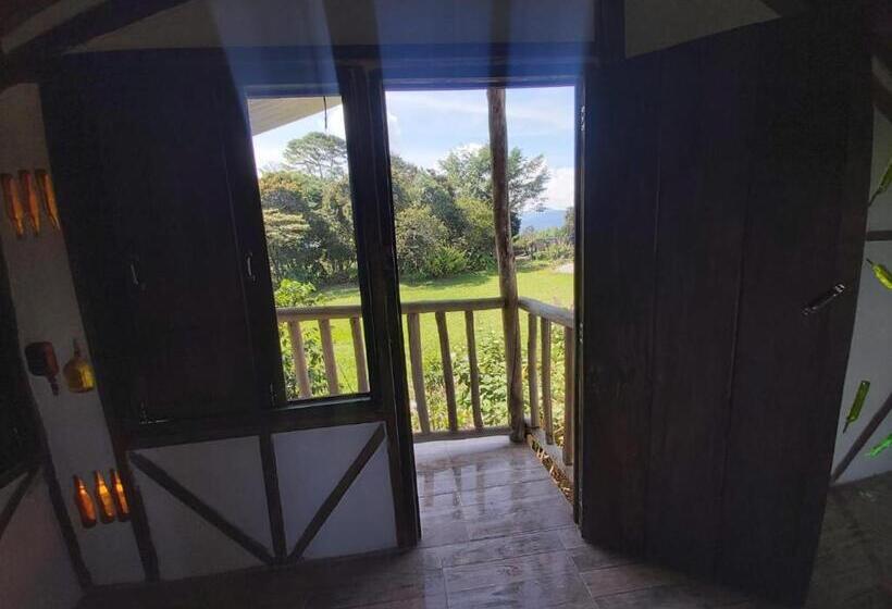 スタンダードトリプルルーム, Hostal Pachamama