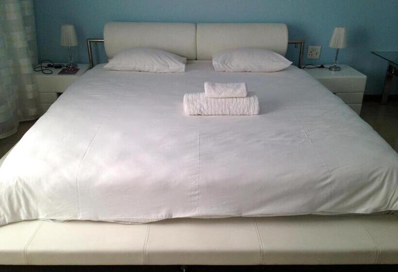 Люкс Deluxe Кровать Кинг, Mogwase Guesthouse