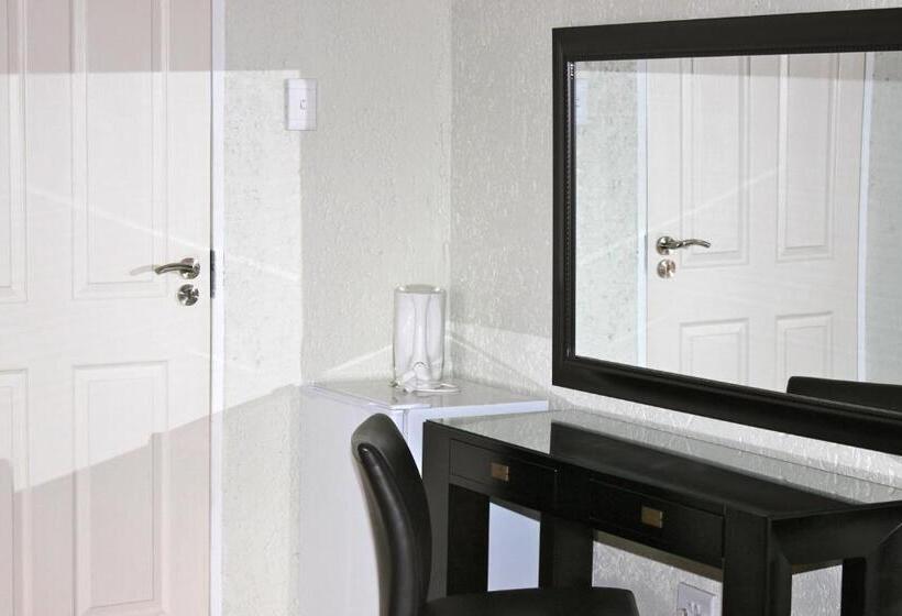 Четырехместный Номер Стандарт с Балконом, Mogwase Guesthouse