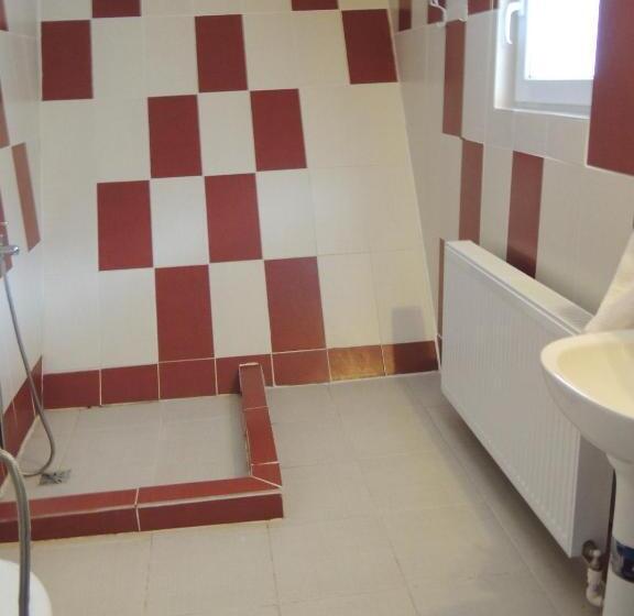 غرفة قياسية, Vila Giulia