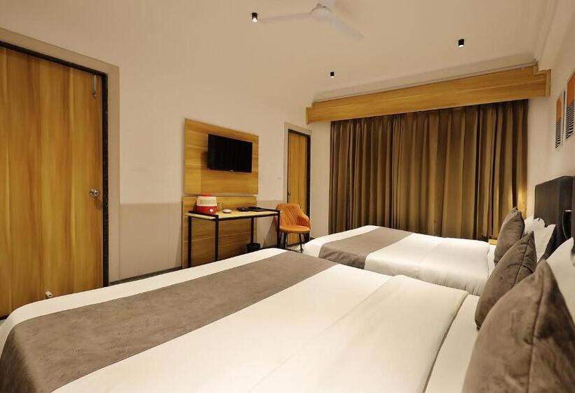 豪华家庭房间, Sparkle Inn