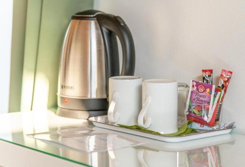 غرفة قياسية مطلّة علي البحيرة, R&b Al Lago