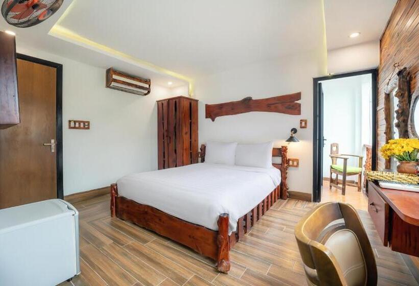 اتاق لوکس, La An Old Town