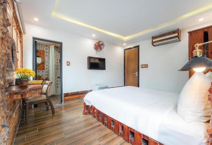 اتاق لوکس, La An Old Town