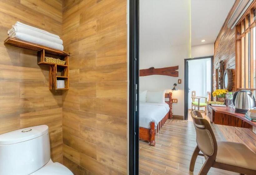 اتاق لوکس, La An Old Town