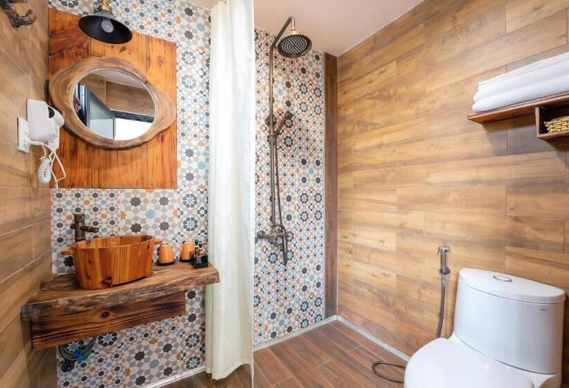 اتاق لوکس, La An Old Town