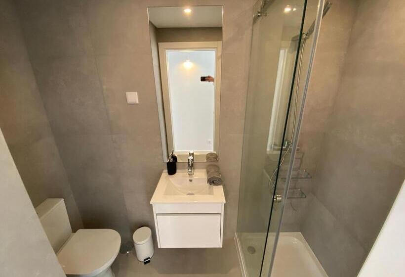 غرفة قياسية مع حمام خارجي, Carcavelos Beach Walking Distance Room