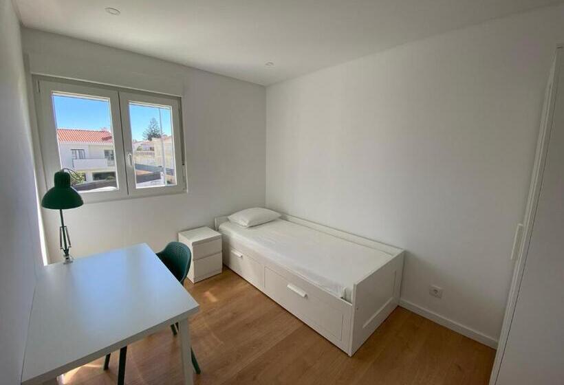 バスルーム共有のシングルスタンダード, Carcavelos Beach Walking Distance Room