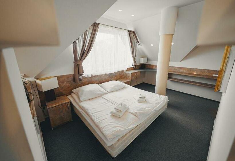 Люкс, Elita Hotel & Restauracja