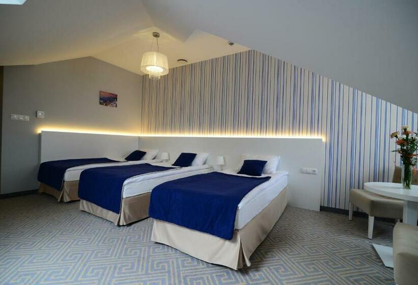 اتاق استاندارد سه نفره, Aleksandria