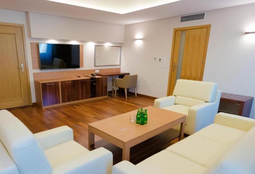 سوییت, Amazonka Conference And Spa