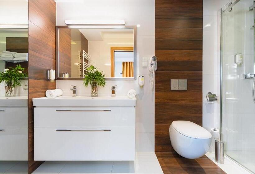 اتاق لوکس, Amazonka Conference And Spa