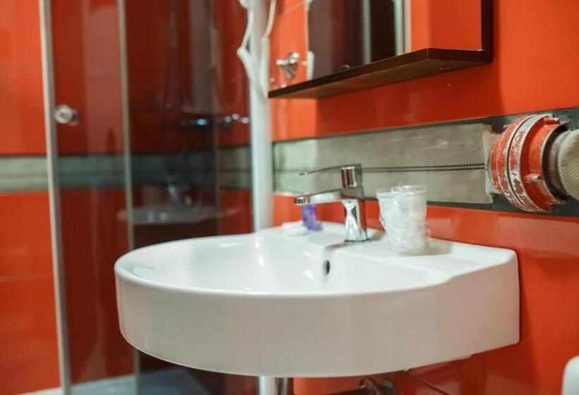 اتاق استاندارد, Garage