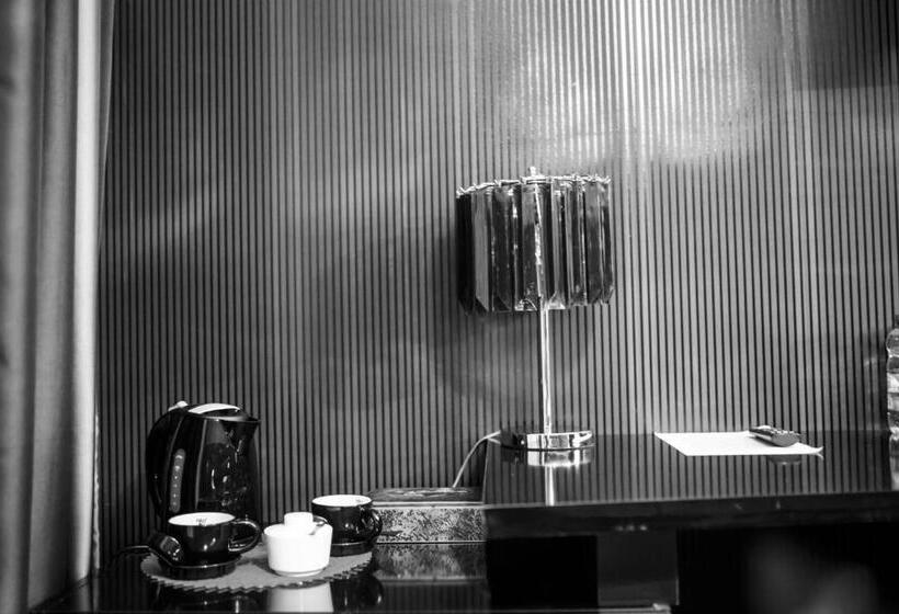 اتاق لوکس, Garage