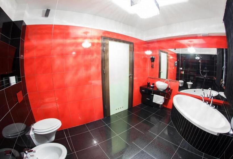 اتاق لوکس, Garage