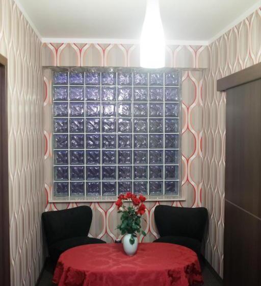 اتاق لوکس, Garage