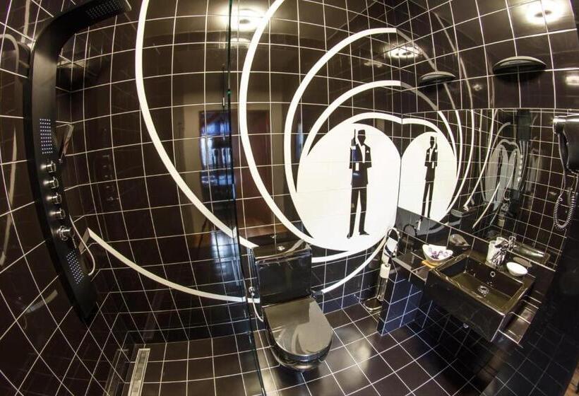 اتاق لوکس, Garage