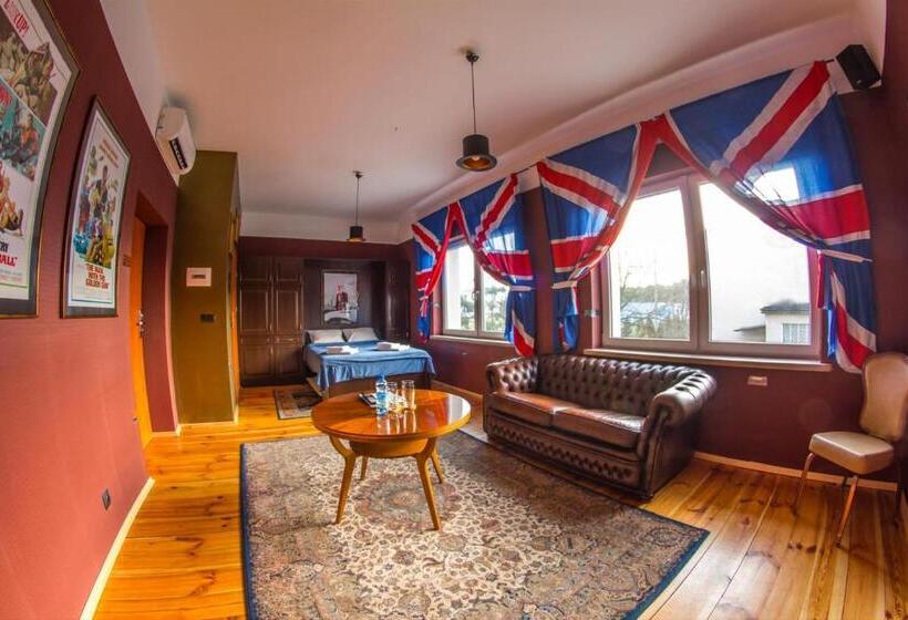 اتاق لوکس, Garage