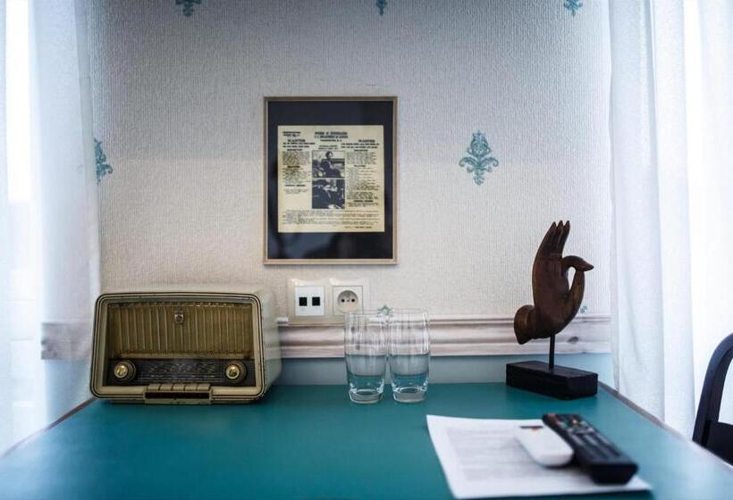 اتاق استاندارد با تخت بزرگ, Garage