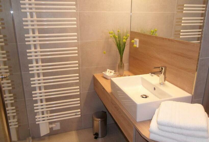 발코니가 있는 프리미엄 룸, Gasthof Pension Schütz