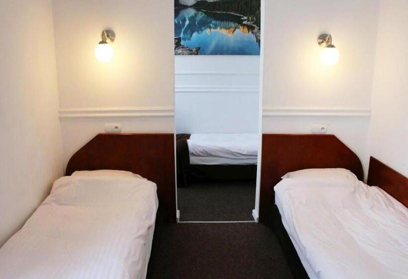 اتاق استاندارد سه نفره, Granada