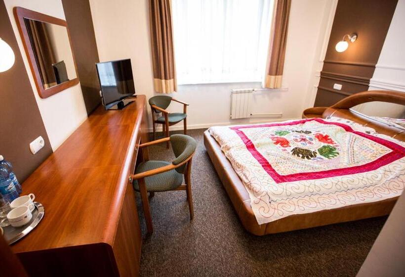 اتاق لوکس با تخت بزرگ, Granada