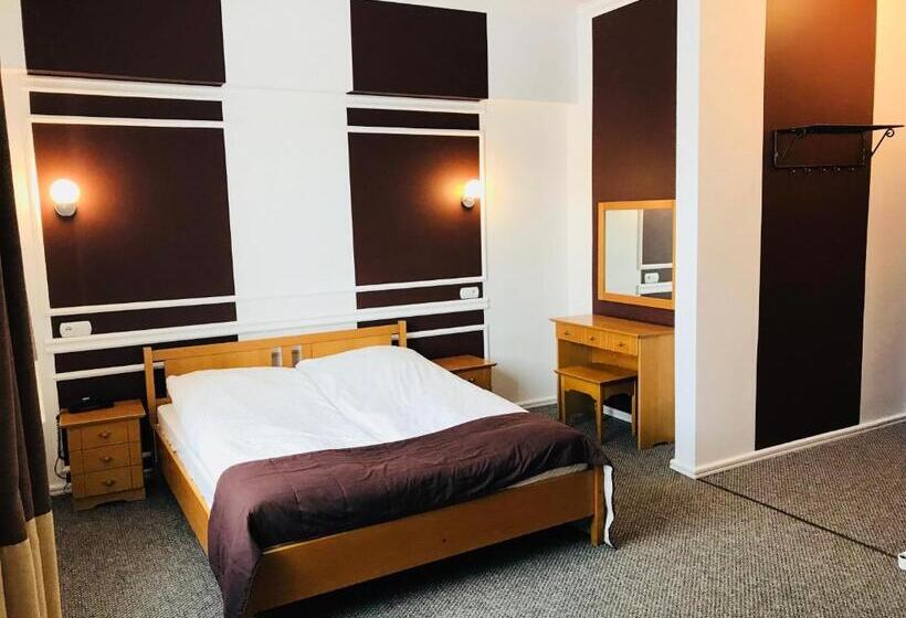 اتاق لوکس با تخت بزرگ, Granada