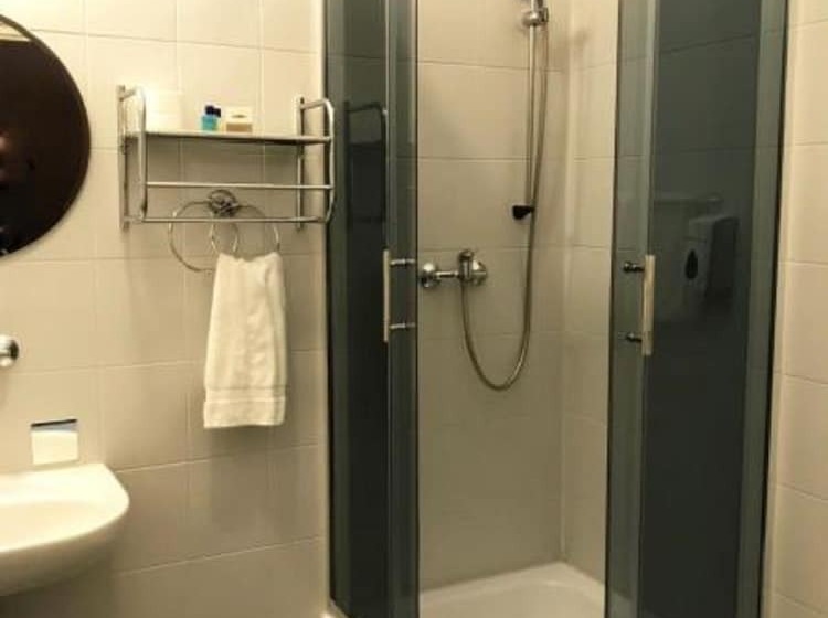 اتاق استاندارد سه نفره, Granada