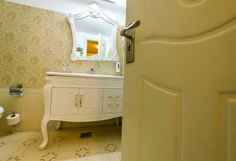 高级大房间, Helin Central