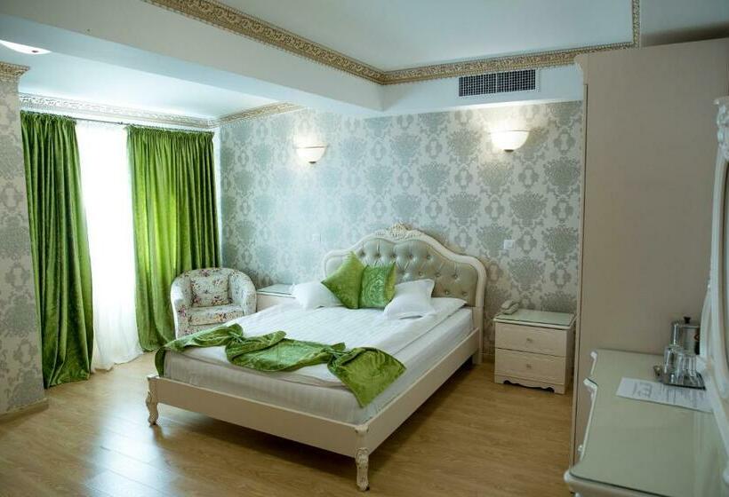 高级大房间, Helin Central