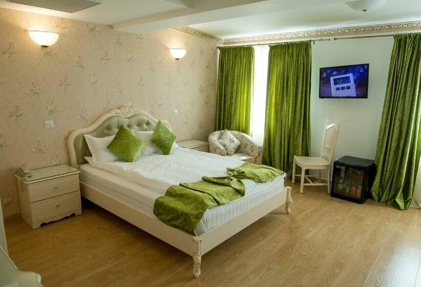 高级大房间, Helin Central