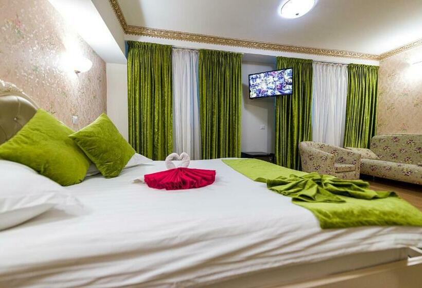 高级大房间, Helin Central