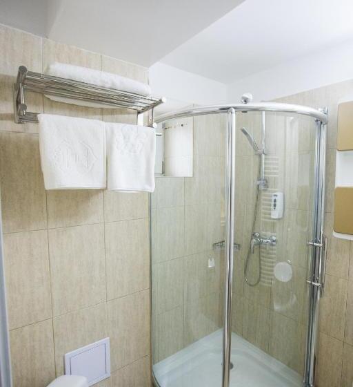 标准间, Helin Central