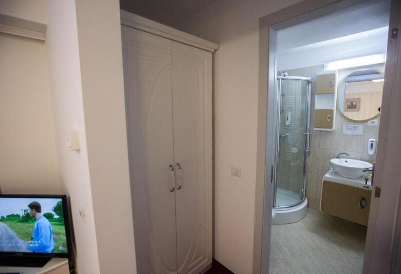 标准间, Helin Central