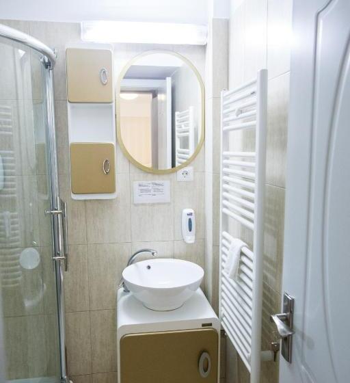 标准间, Helin Central