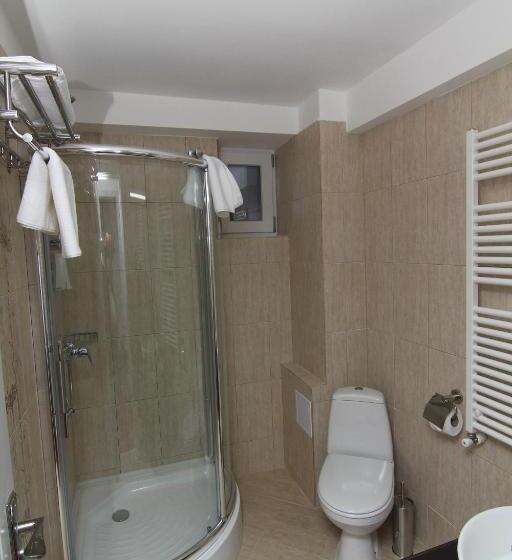 标准间, Helin Central