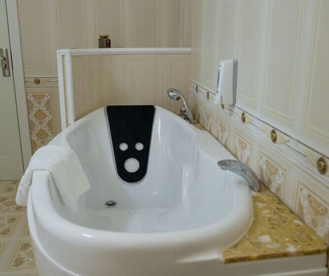 小型套房, Helin Central