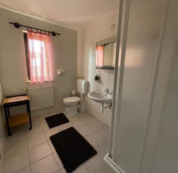 חדר סטנדרט לשלושה, Hot L Mini