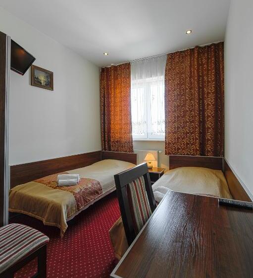 Economy Triple Room, Kaprys