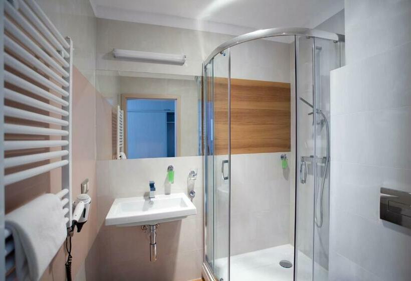 수피리어 룸, Kristoff