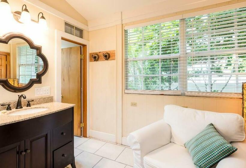 キングサイズベッドのデラックスルーム, L Habitation Guesthouse Adult Exclusive