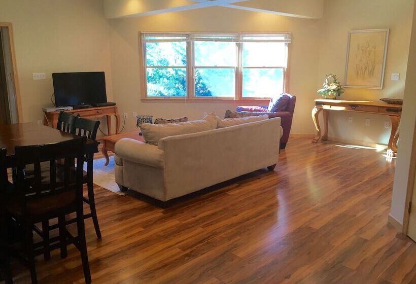 סוויטת דלוקס 3 חדרים, Lake Harmony Inn