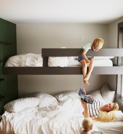 اتاق لوکس خانوادگی, Main And Mountain