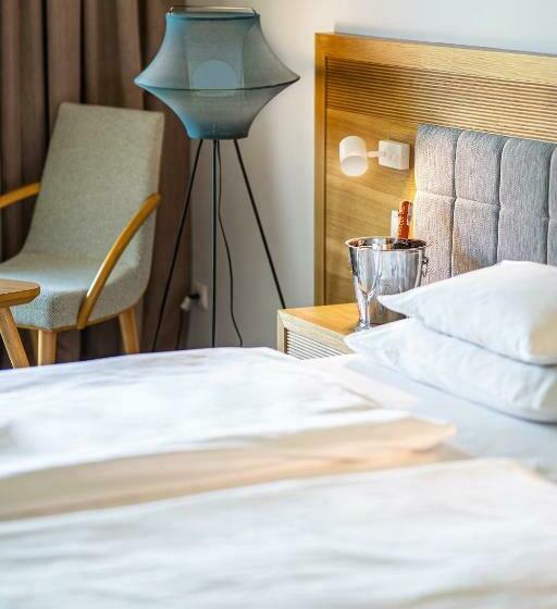 اتاق پریمیوم با چشمانداز دریاچه, Marina Club