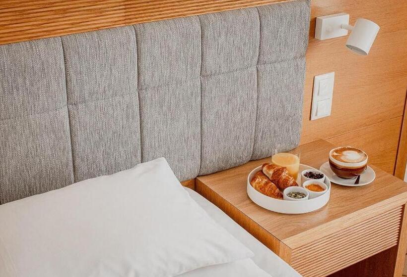 اتاق عادی, Marina Club