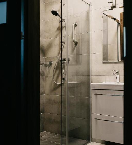 스탠다드 싱글 룸, Millenium