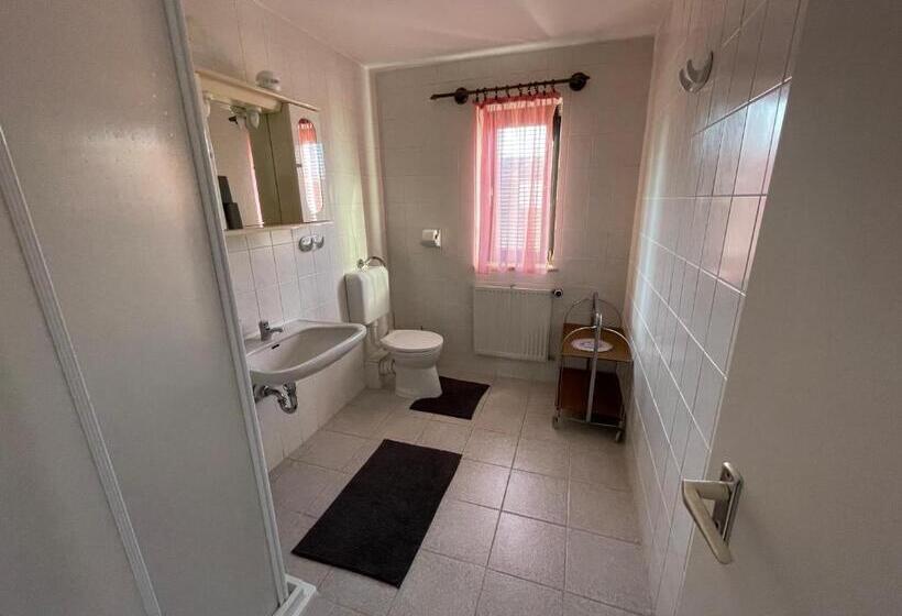 חדר סטנדרט לשלושה, Hot L Mini