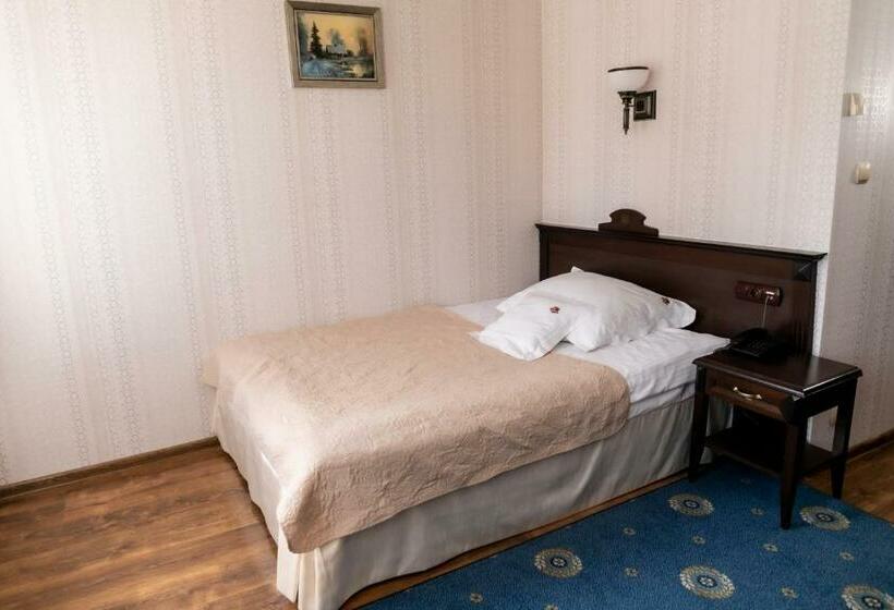 חדר סטנדרט יחיד, Oławian